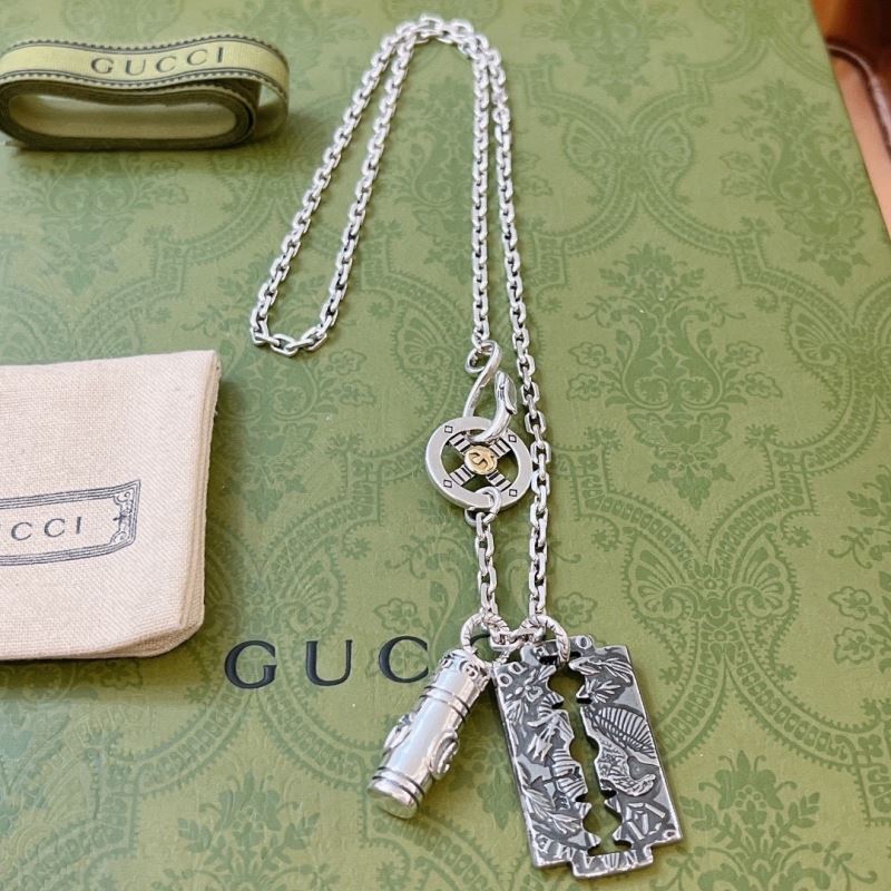 G*u*i necklaces